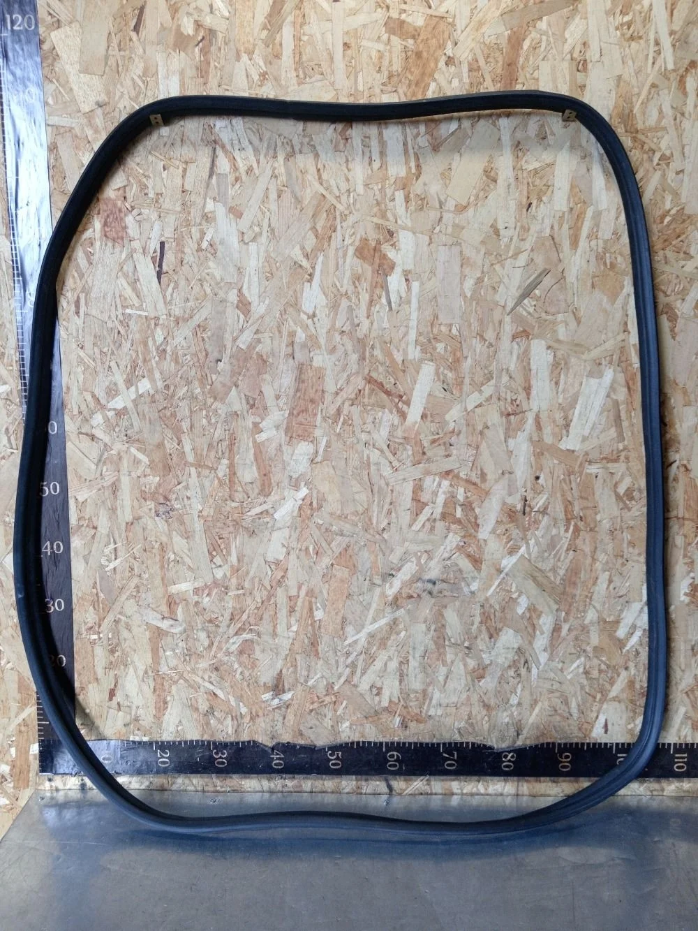 Уплотнитель проёма багажника Kia Sportage II рестайлинг (2008—2010) 2009 1K - BLACK PEARL