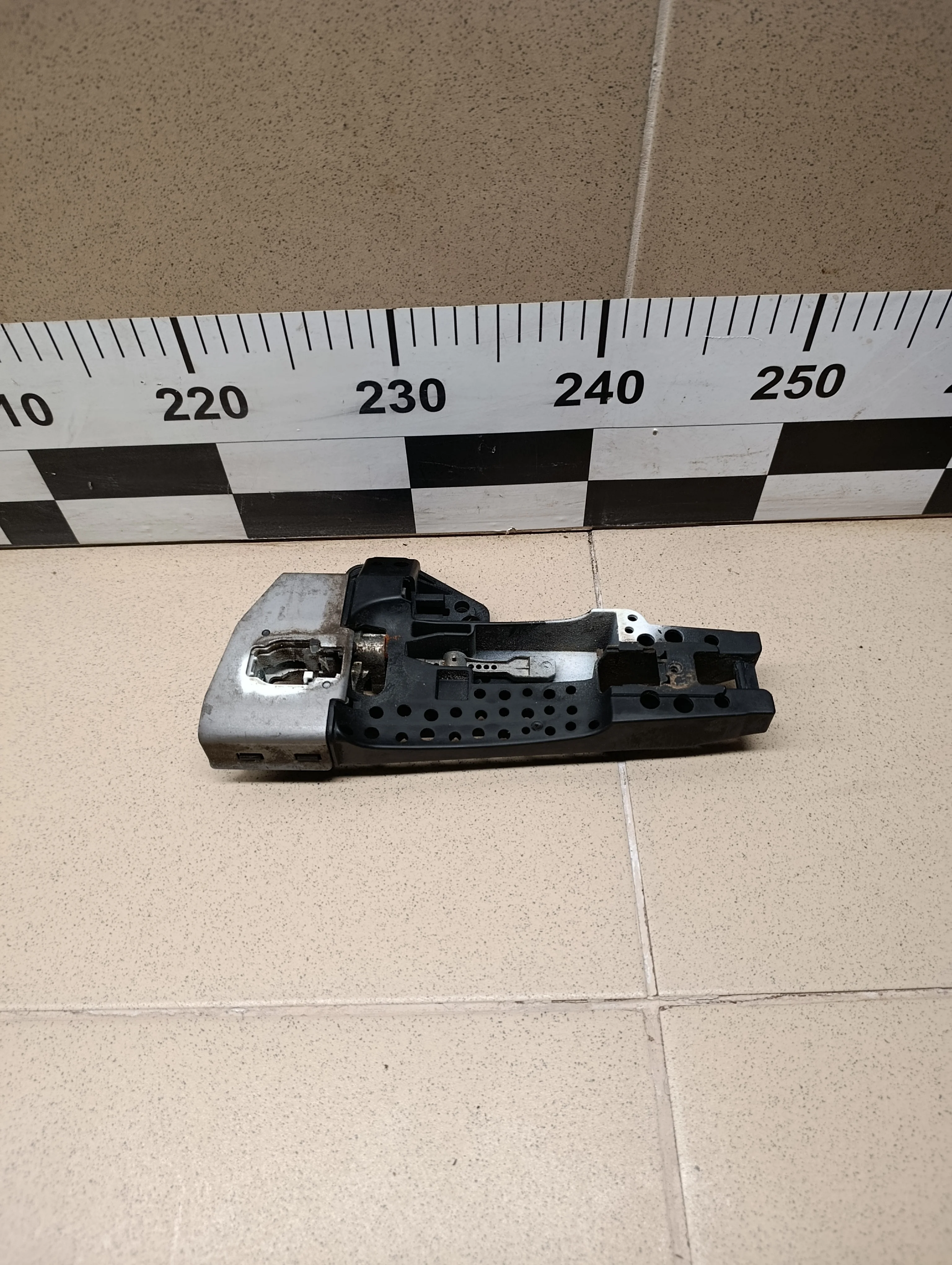 Кронштейн ручки A4 [B8] 2007-2015