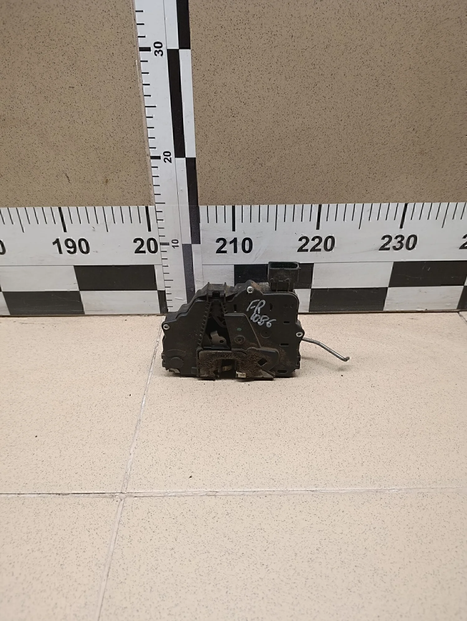 Замок двери передней правой Corsa D 2006-2015