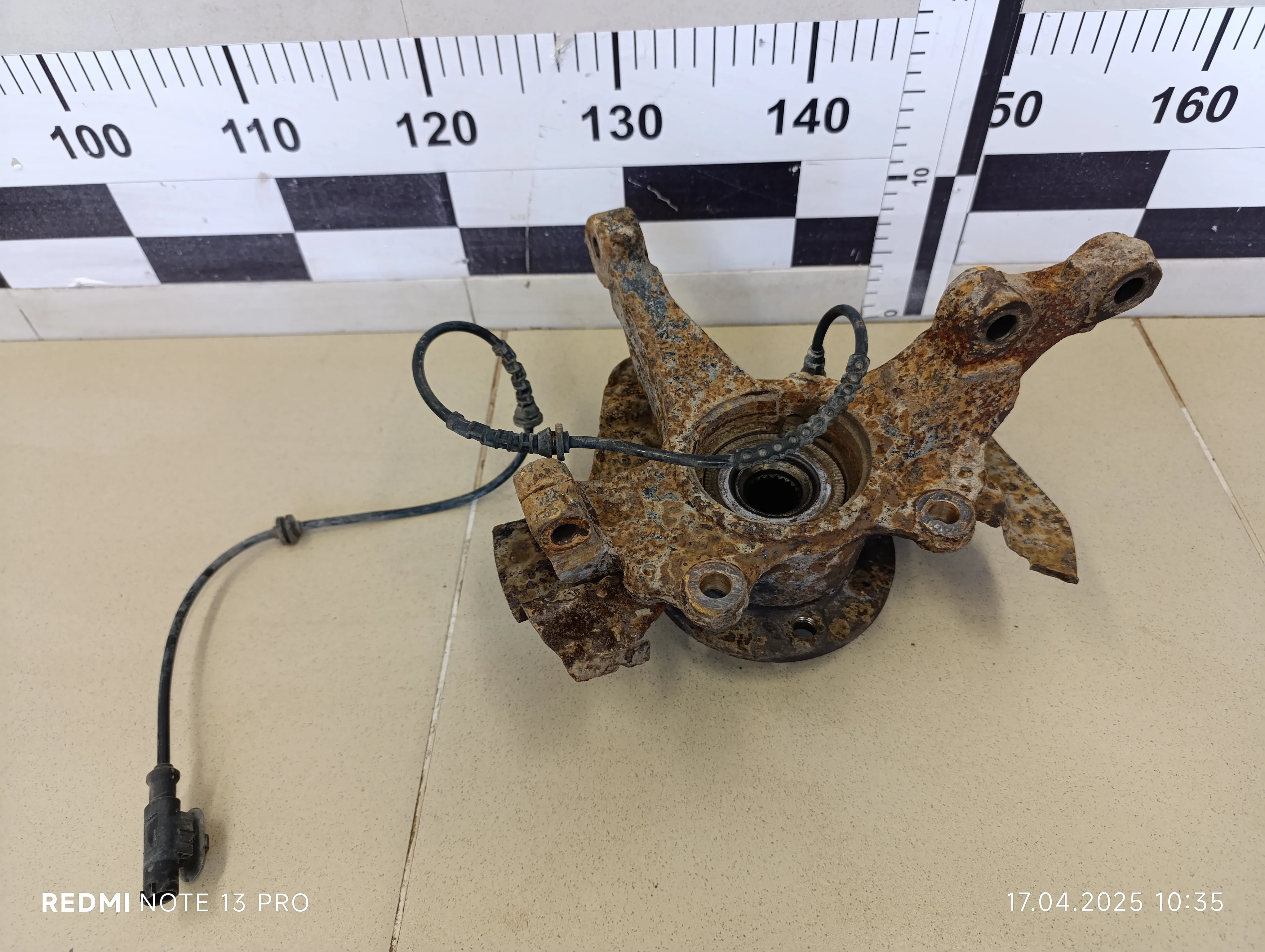 Кулак поворотный передний левый Corsa D 2006-2015