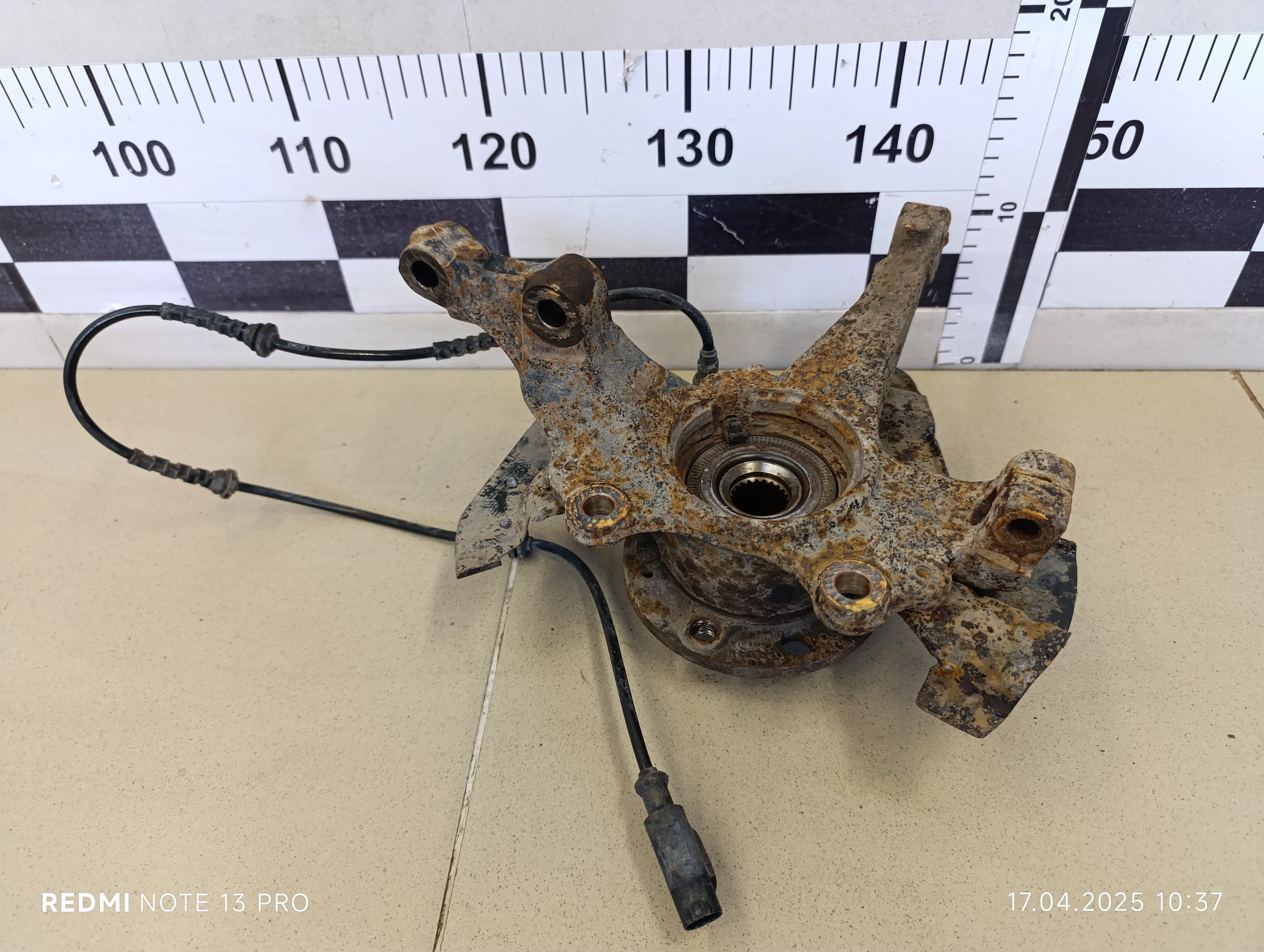 Кулак поворотный передний правый Corsa D 2006-2015