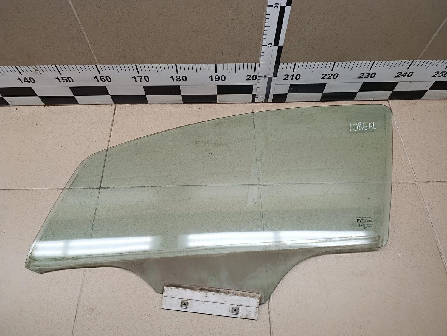 Стекло двери передней левой Corsa D 2006-2015