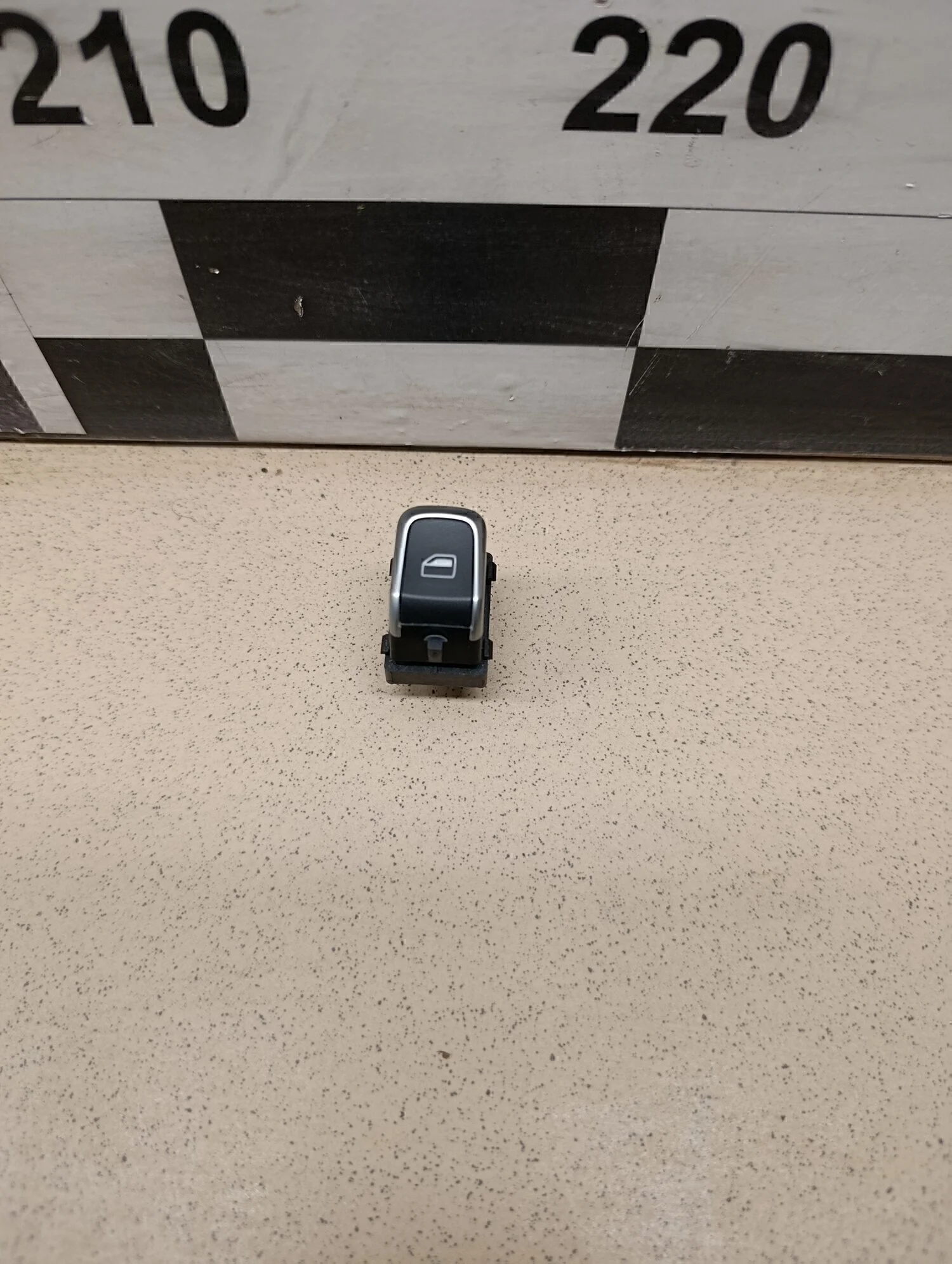 Кнопка стеклоподъемника A4 [B8] 2007-2015