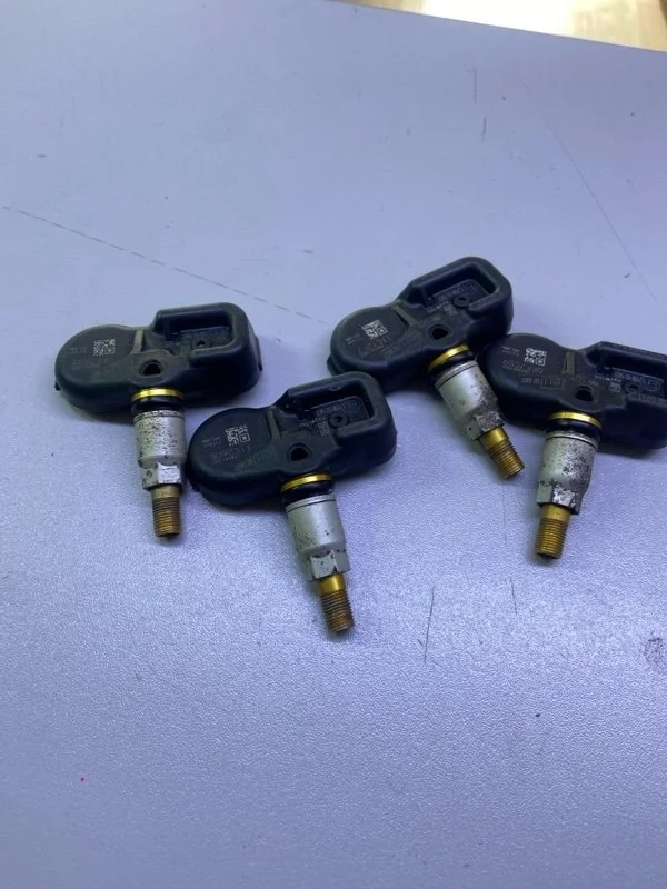 Комплект датчиков давления в шинах TOYOTA Land Cruiser 2015 4260730070VK URJ200 1VD-FTV 4.5