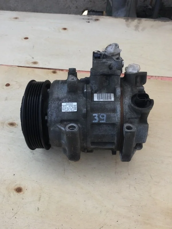 Компрессор кондиционера Lexus Es200 2016 8831042334 XV60 6AR-FSE