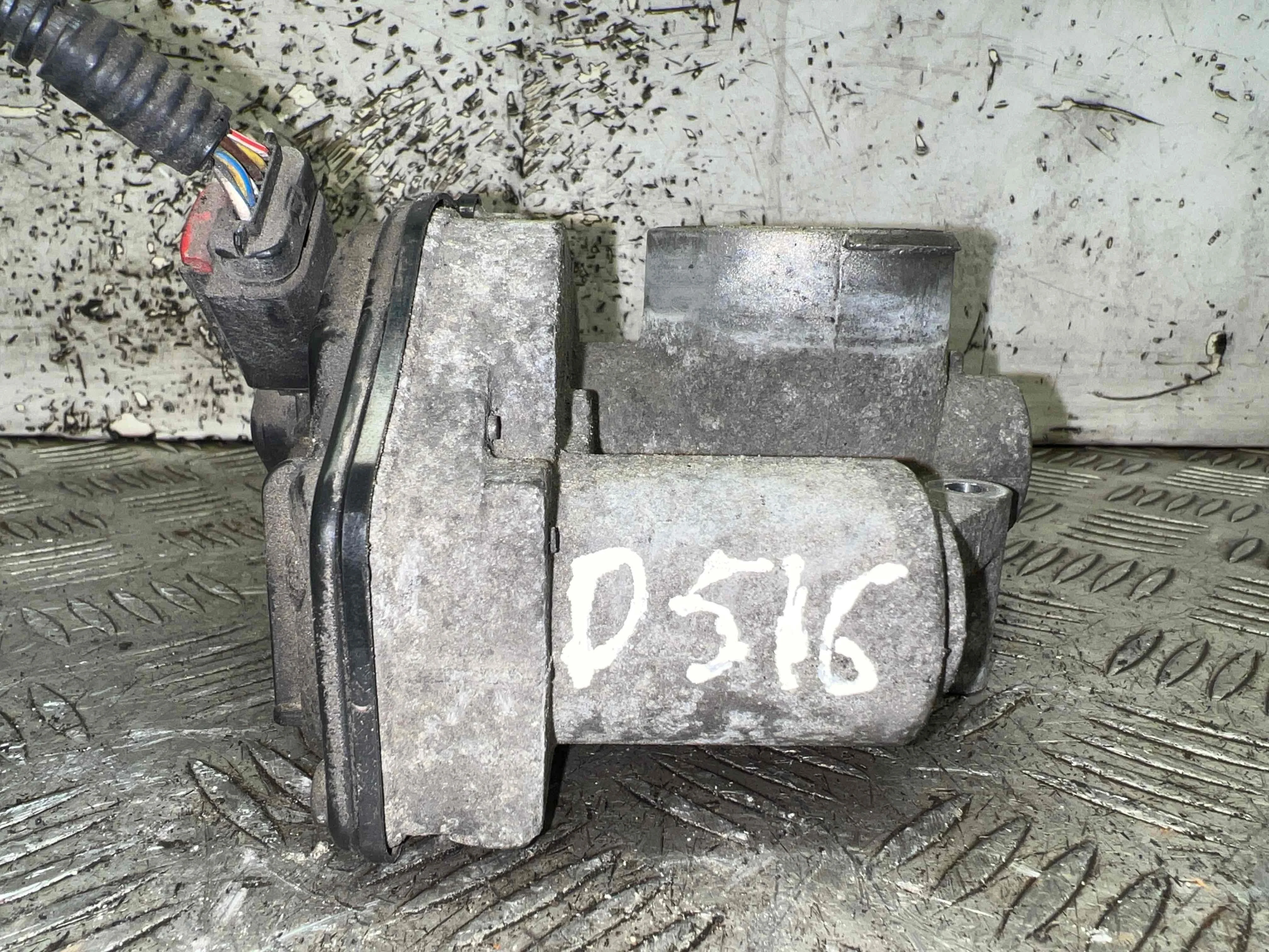 Заслонка дроссельная Ford Focus 2 поколение (2005-2008) бензин 1.6 i Автомат