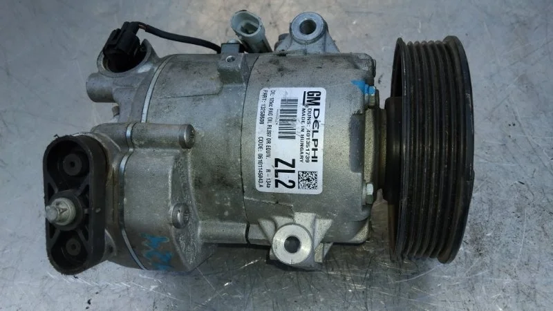 Компрессор кондиционера Opel Astra 2011 J