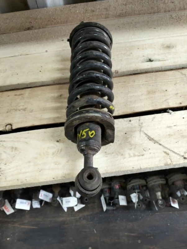 Амортизатор передний левый Nissan Navara (D40) 2004-2015 2008 56100EB37E 2.5 D YD25DDTI