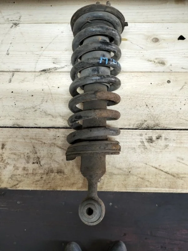 Амортизатор передний Nissan Navara (D40) 2004-2015 2009 56100EB37E 2.5 D YD25DDTI