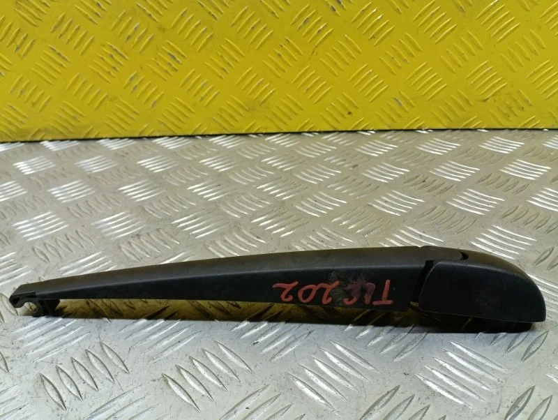 Щеткодержатель задний (поводок стеклоочистителя, дворник) Toyota Land Cruiser 200 (2008-2021) 2008 8524128100 ВНЕДОРОЖНИК 4.5 D 1VDFTV