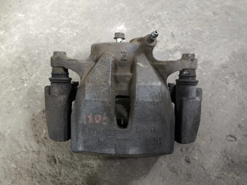 Суппорт передний левый Toyota Rav 4 (Ca40) (2012-2019) 2013 4775042091 2.0 D 1ADFTV