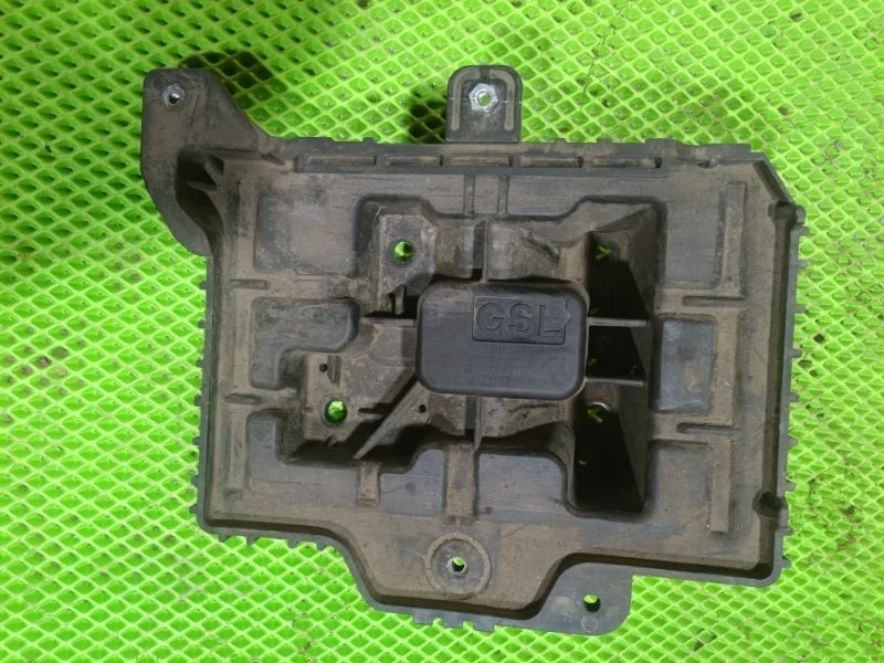 Площадка АКБ Kia Sorento 2 2013 371502W000 УНИВЕРСАЛ G4KE