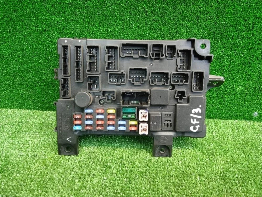 Блок предохранителей салонный Mitsubishi Outlander 2012 8637A887 GF 4B11