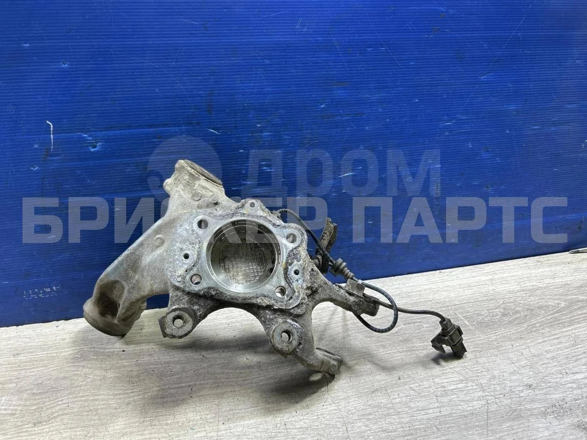 Кулак задний правый Хонда Цивик 8 4D (FD)