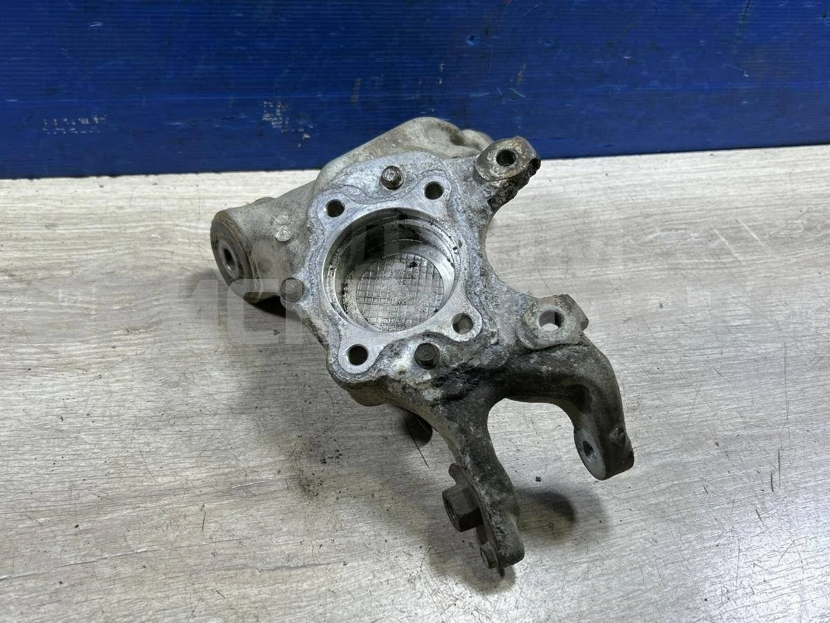 Кулак задний левый Хонда Цивик 8 4D (FD)