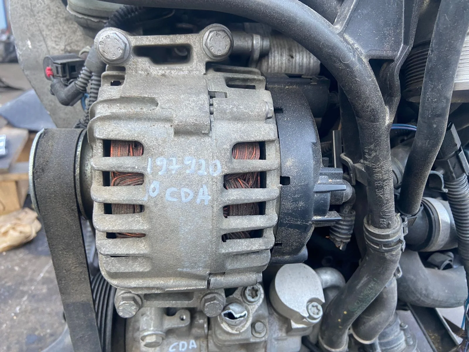 Генератор AUDI A4 8E, A6 C5, SKODA OCTAVIA 1Z, VOLKSWAGEN GOLF 5/5+/6, JETTA 5/6, PASSAT B6/B7/CC, TIGUAN 2,0 140А 2001- поперёк б/у A4 8E(2001-2004);A6 C5(1997-2004);PASSAT B5+(2001-2004);PASSAT B6(2005-2010)