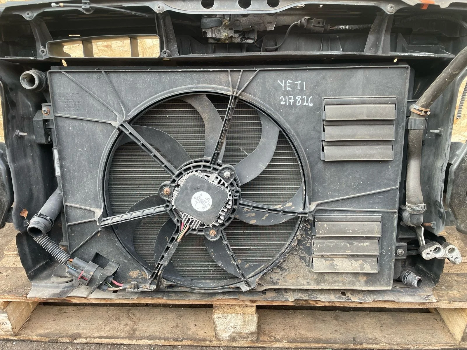 Диффузор с 1 м вентилятором SKODA YETI, VOLKSWAGEN GOLF 6 2010- б/у A3(2013-;OCTAVIA A7(2013-;GOLF 7(2013-