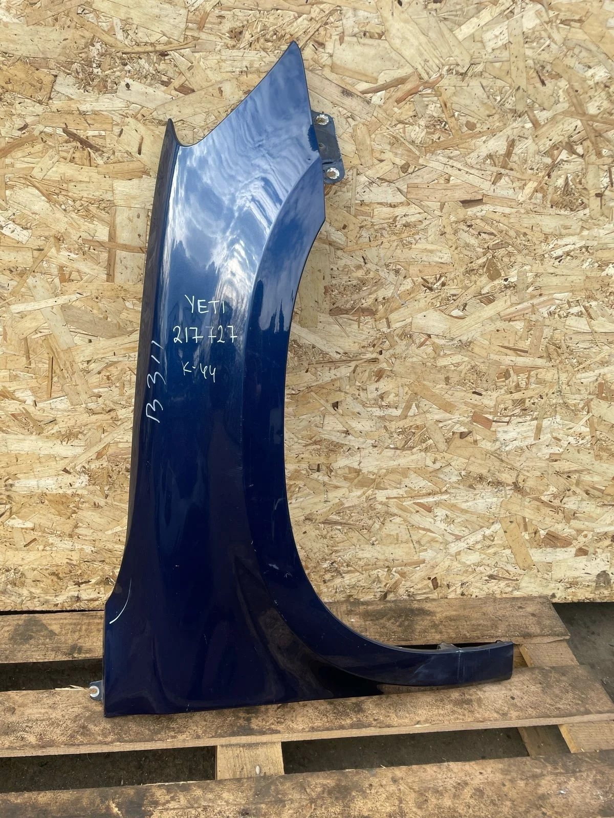 Крыло SKODA YETI 2010- переднее правое синее б/у YETI(2010-