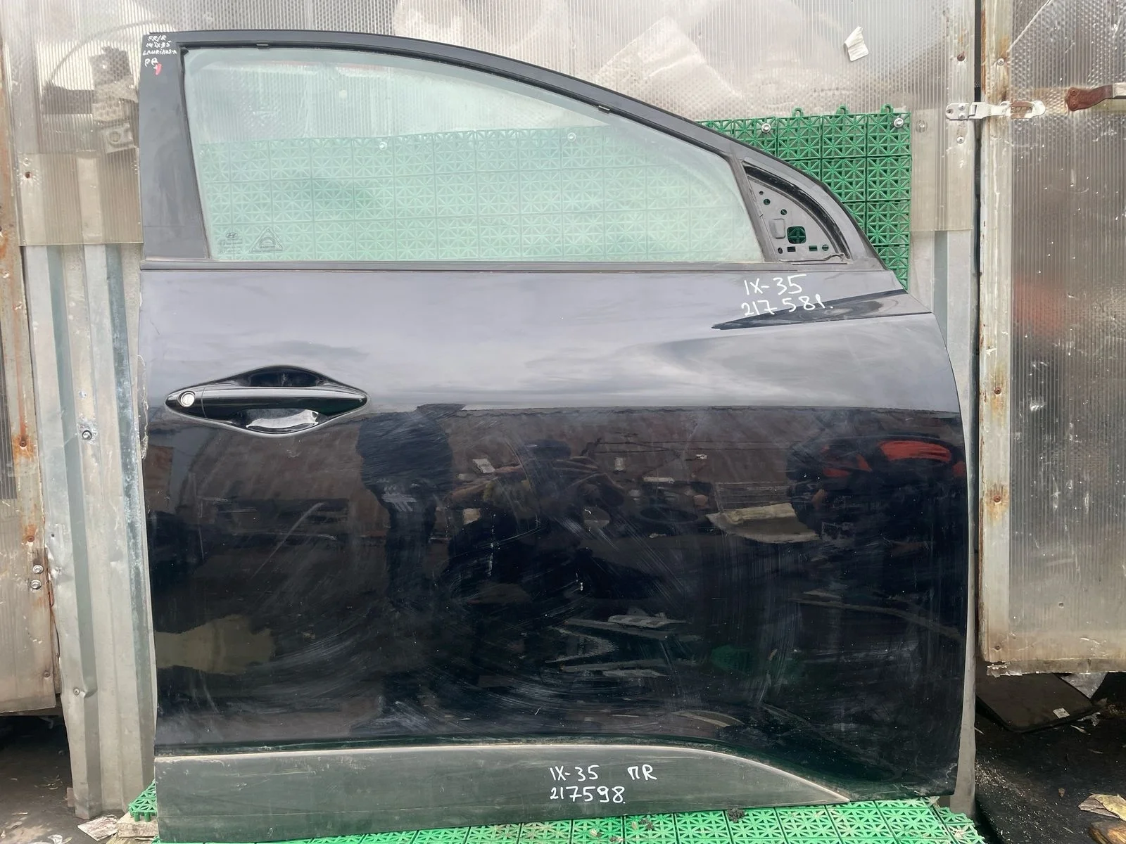 Молдинг двери HYUNDAI IX35, TUCSON 2 2010- нижний передний правый б/у IX 35(2010-2015);TUCSON 2(2010-2015)