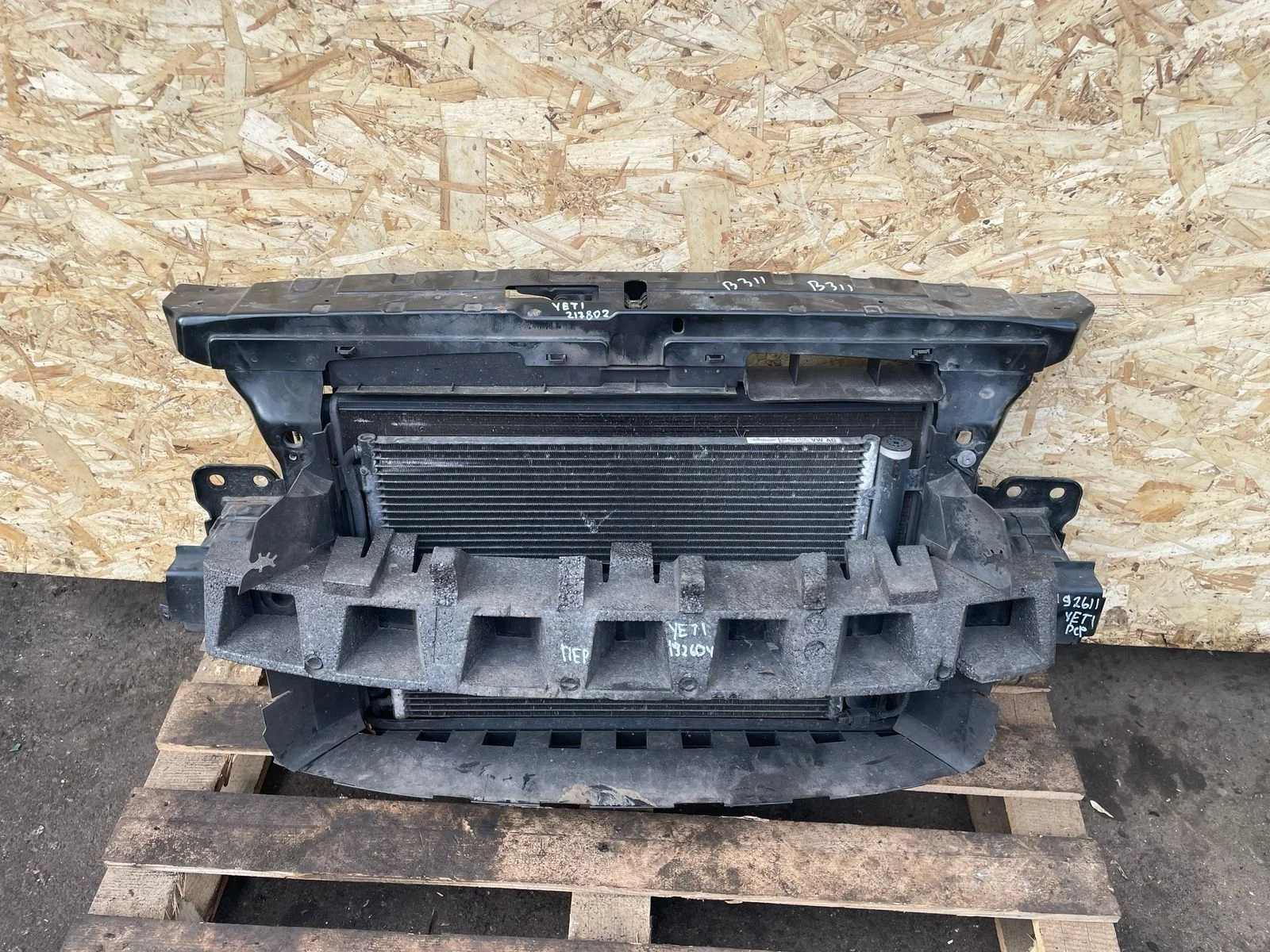 Панель передняя SKODA YETI 2010- б/у YETI(2010-