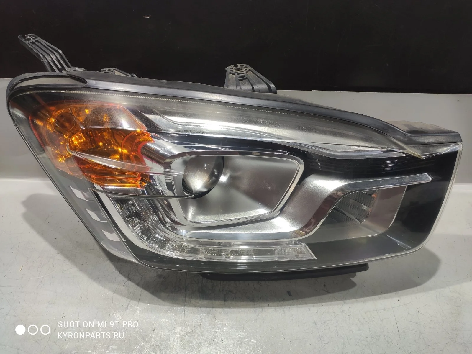 Фара SsangYong Actyon 2014 C200