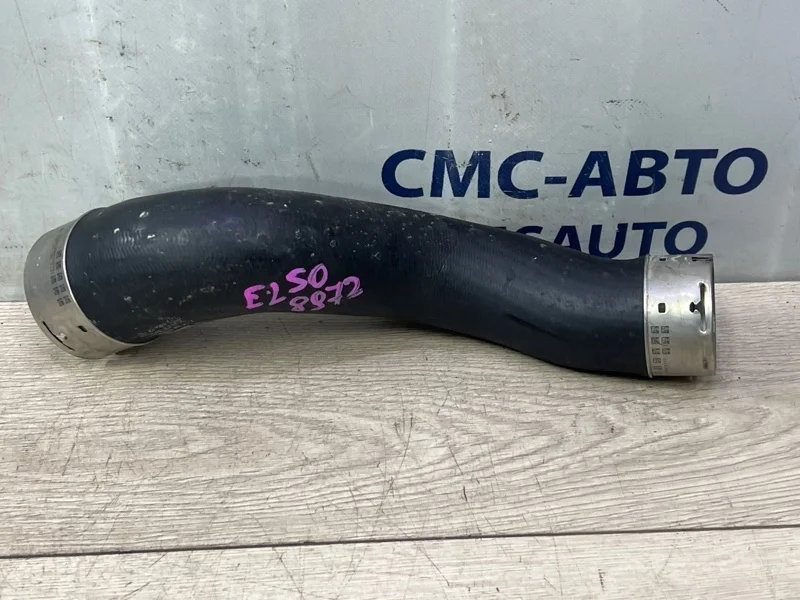 Патрубок интеркулера Mercedes-Benz E-Class A2045284682 C207 274.920, правый