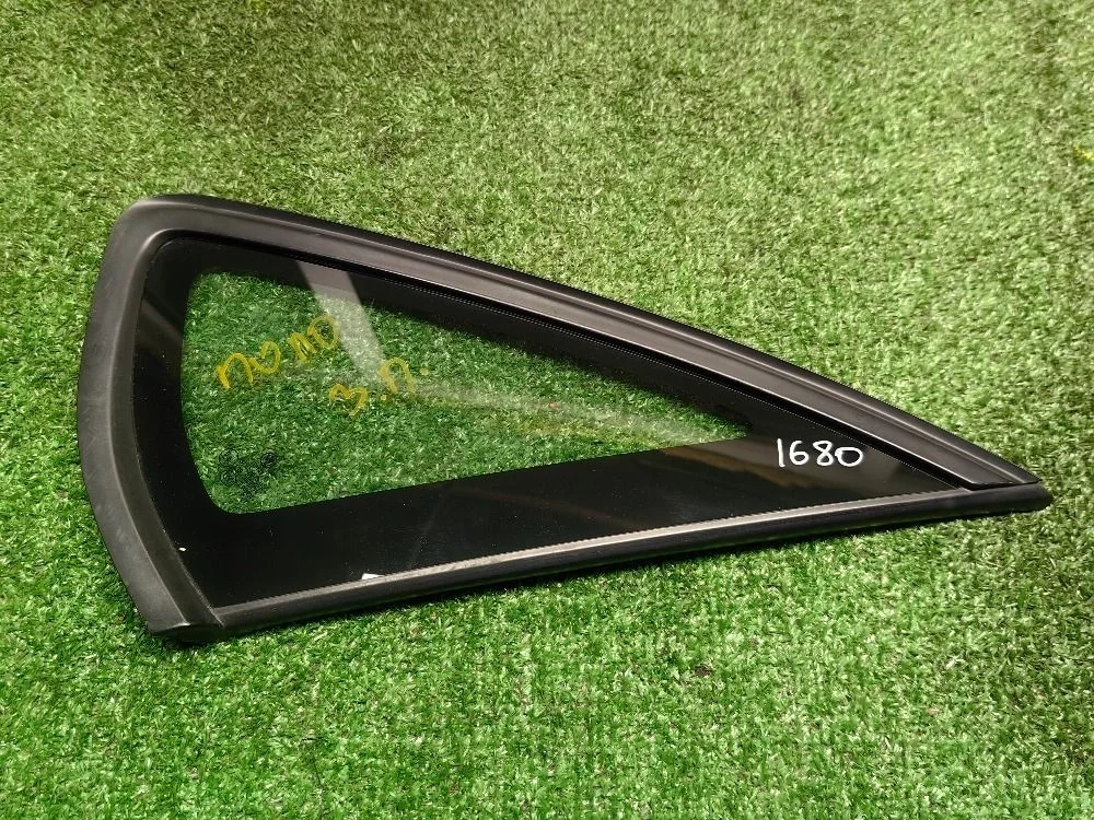 Форточка задней правой двери Volkswagen Polo