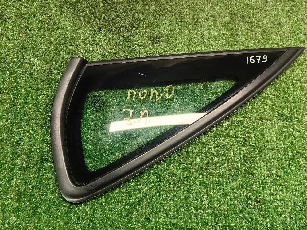 Форточка двери задней левой VW Polo V