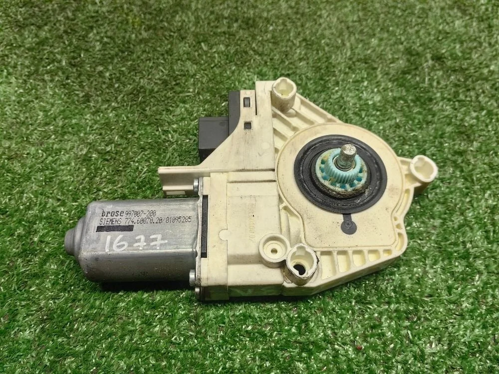 Моторчик стеклоподъемника задний левый AUDI A6 С6