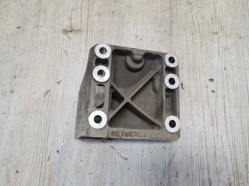 Кронштейн двигателя Porsche Cayenne V8 2011 958 (92A)