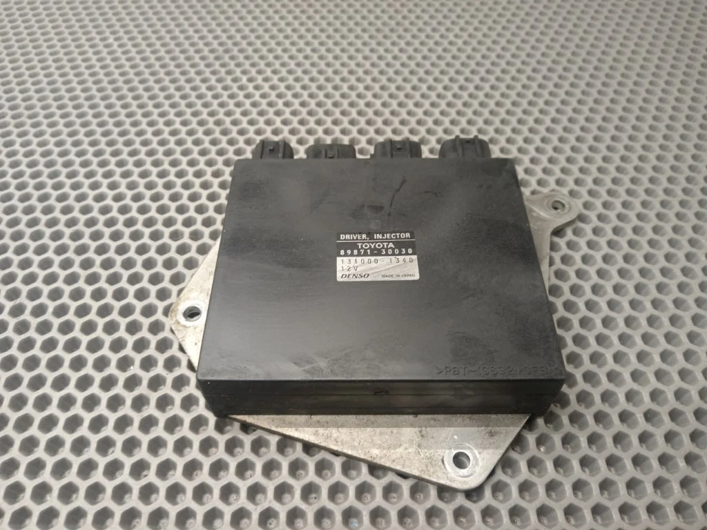 Блок управления форсунками Toyota Crown