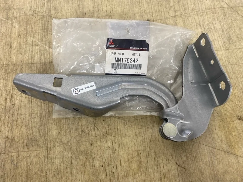 Петля капота Mitsubishi Outlander 3 MN175242 CW1W 4B10, передняя правая