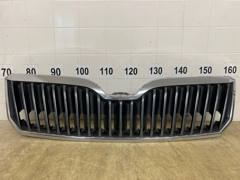 Решетка радиатора SKODA SUPERB 2013 2014 2105 2016 3T0853668B