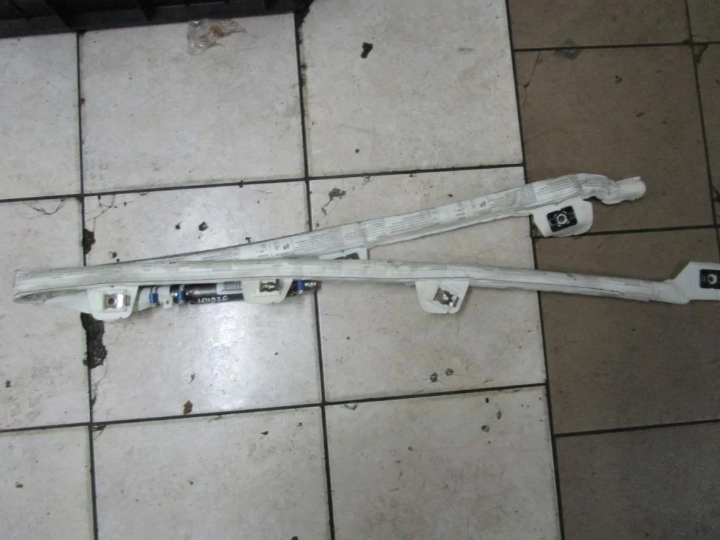 Шторка безопасности правая Mercedes-Benz