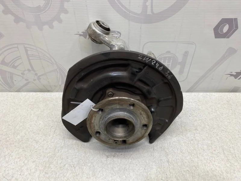 Кулак задний левый Mercedes-benz 2016 W246