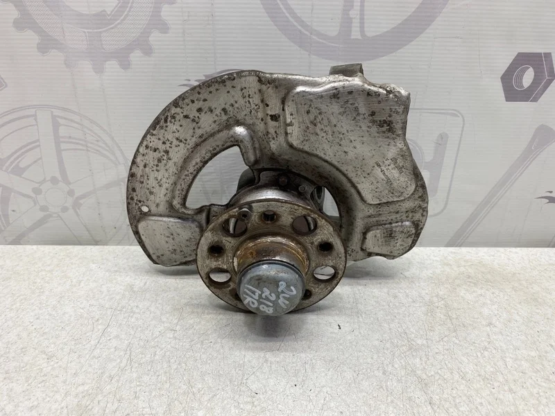 Поворотный кулак передний правый Mercedes-benz CLS 2011 C218