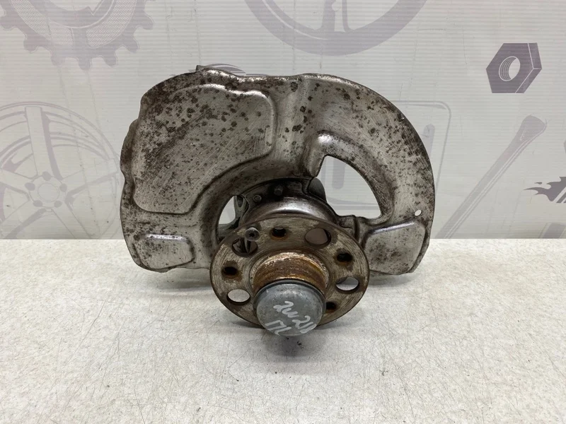 Поворотный кулак передний левый Mercedes-benz CLS 2011 C218