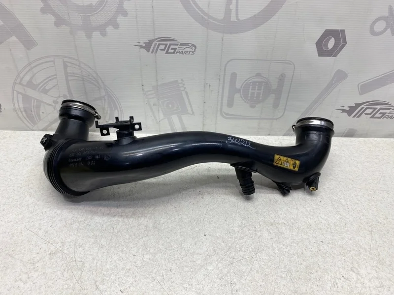 Патрубок воздушного фильтра Mercedes-benz 2013 W212