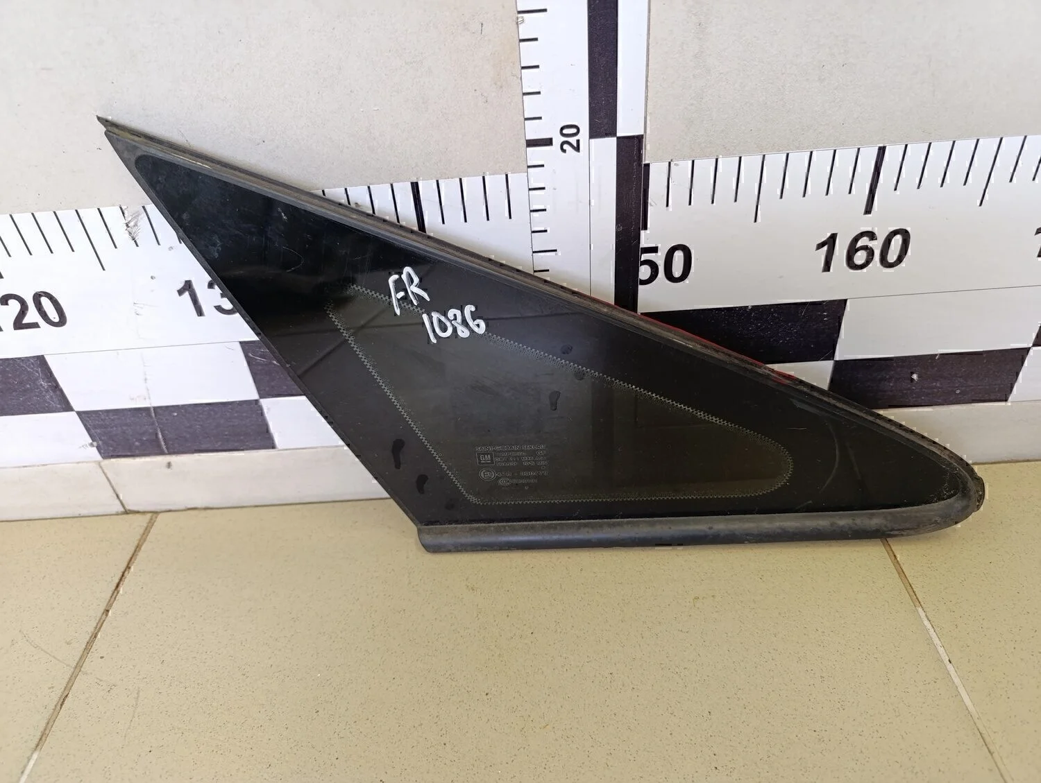 Стекло кузовное глухое правое Corsa D 2006-2015