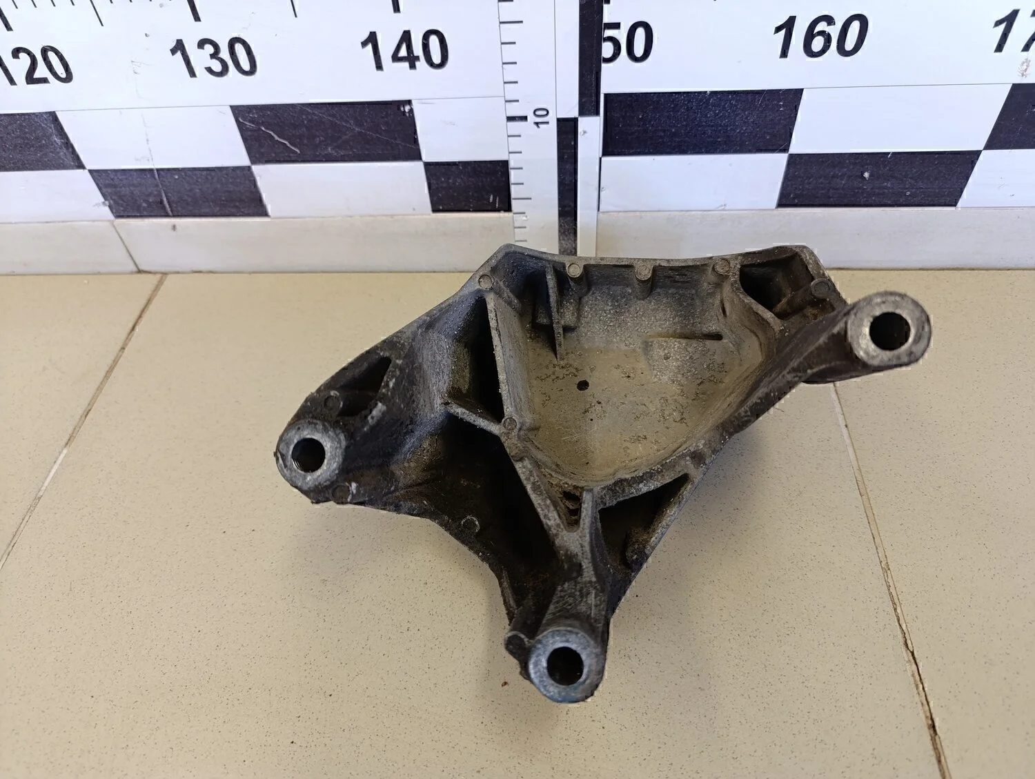 Кронштейн двигателя правый Corsa D 2006-2015