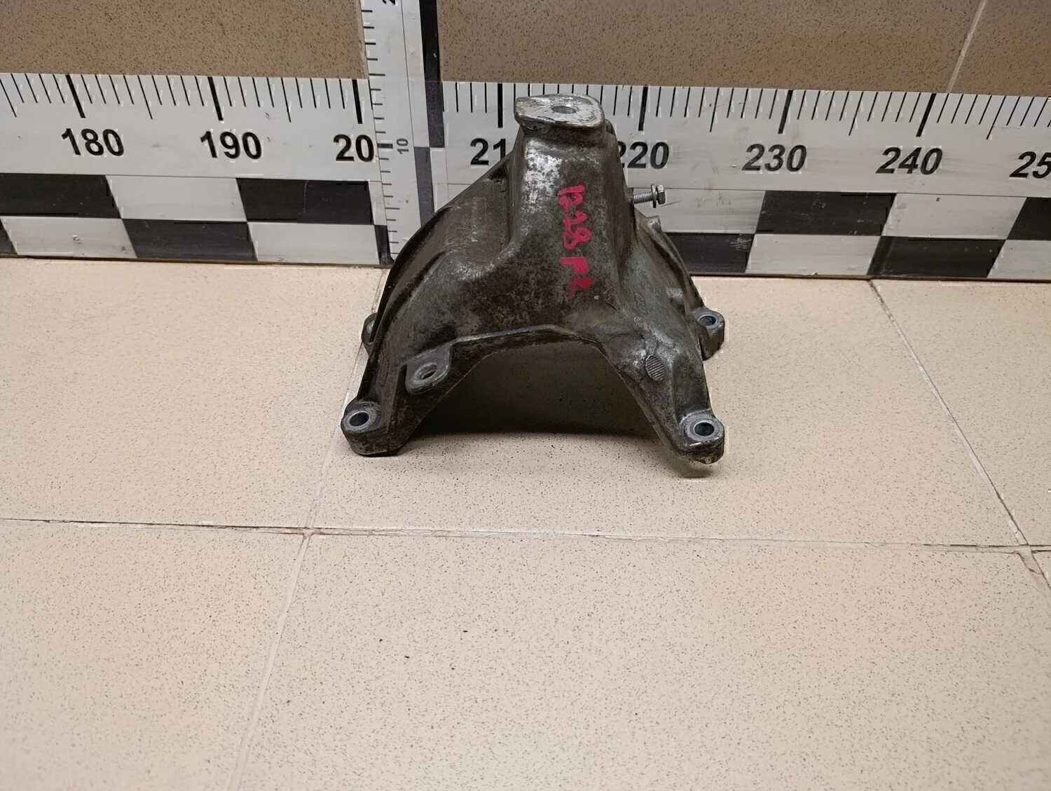 Кронштейн двигателя правый  A4 [B8] 2007-2015