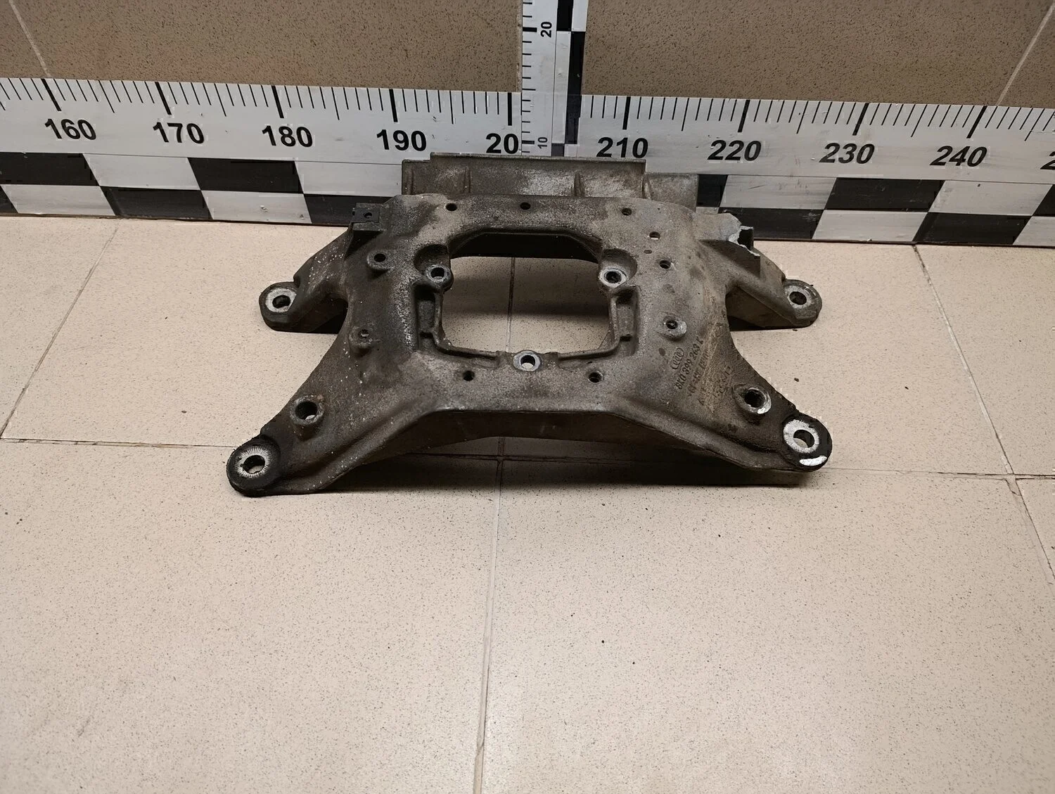 Кронштейн опоры КПП A4 [B8] 2007-2015