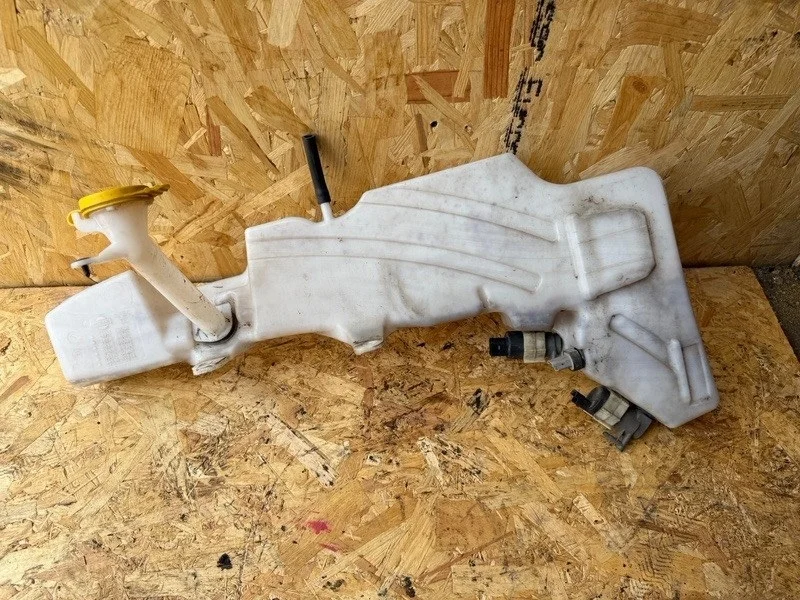 Бачок стеклоомывателя Nissan Navara D40