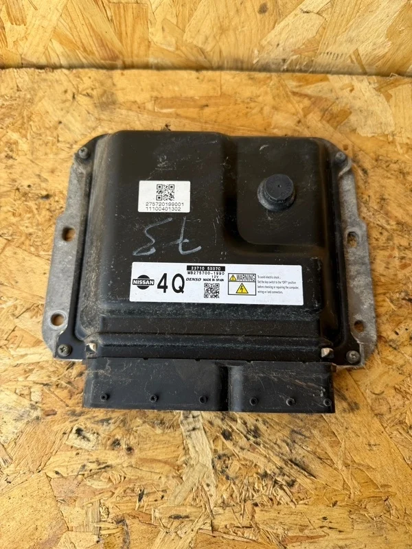 Блок управления двигателем Nissan Navara D40