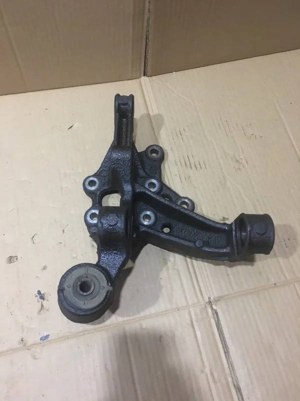 Кулак поворотный задний правый Lexus Es200 2016 4230433060 XV60 6AR-FSE, задний правый