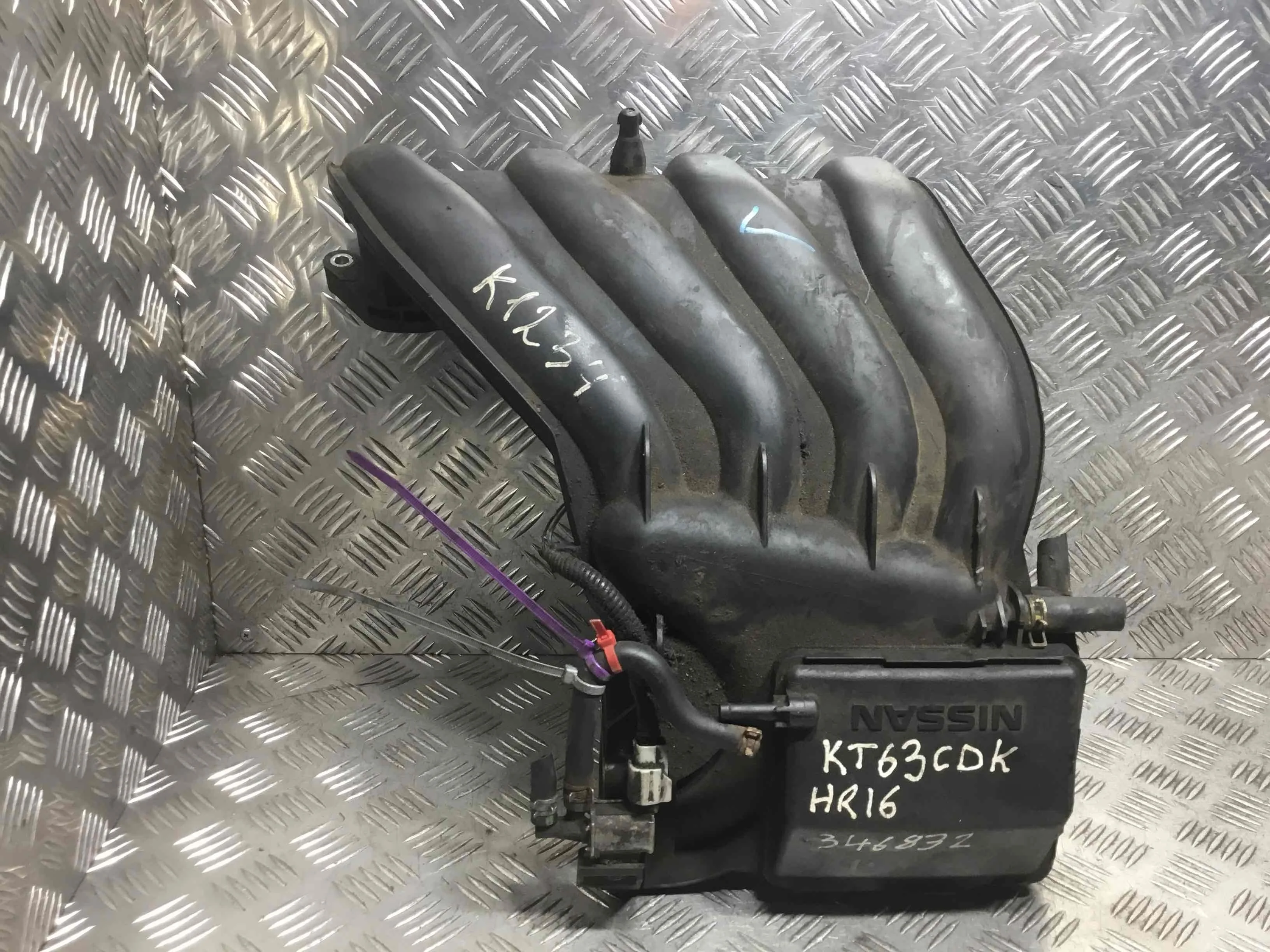 Коллектор впускной Nissan Juke 1 поколение 2010 - 2014 бензин 1.6 i Механика Х/б