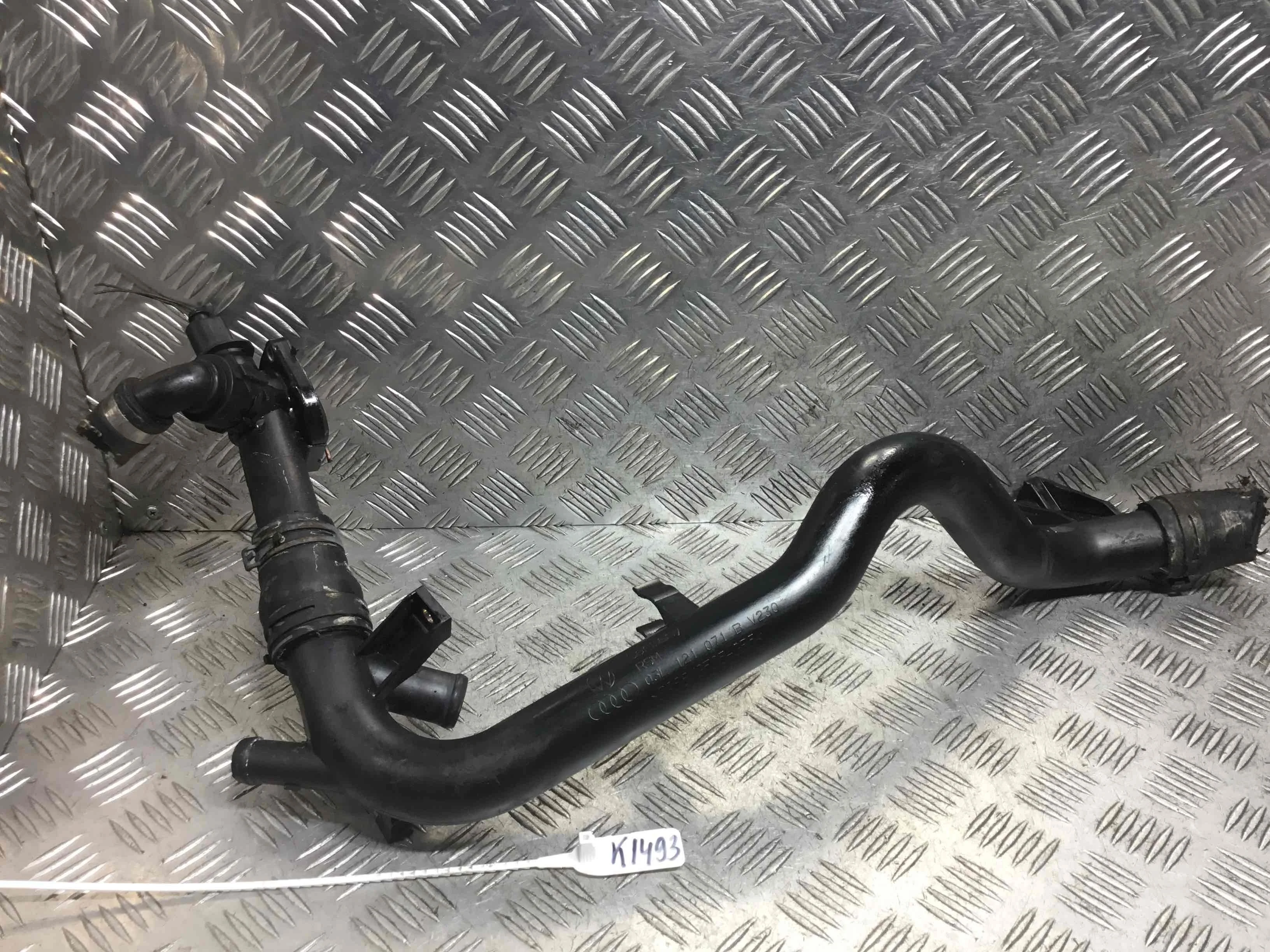 Трубка охлаждающей жидкости пластиковая Audi A4 B8/8K (2007-2011) дизель 2.0 TDI Механика