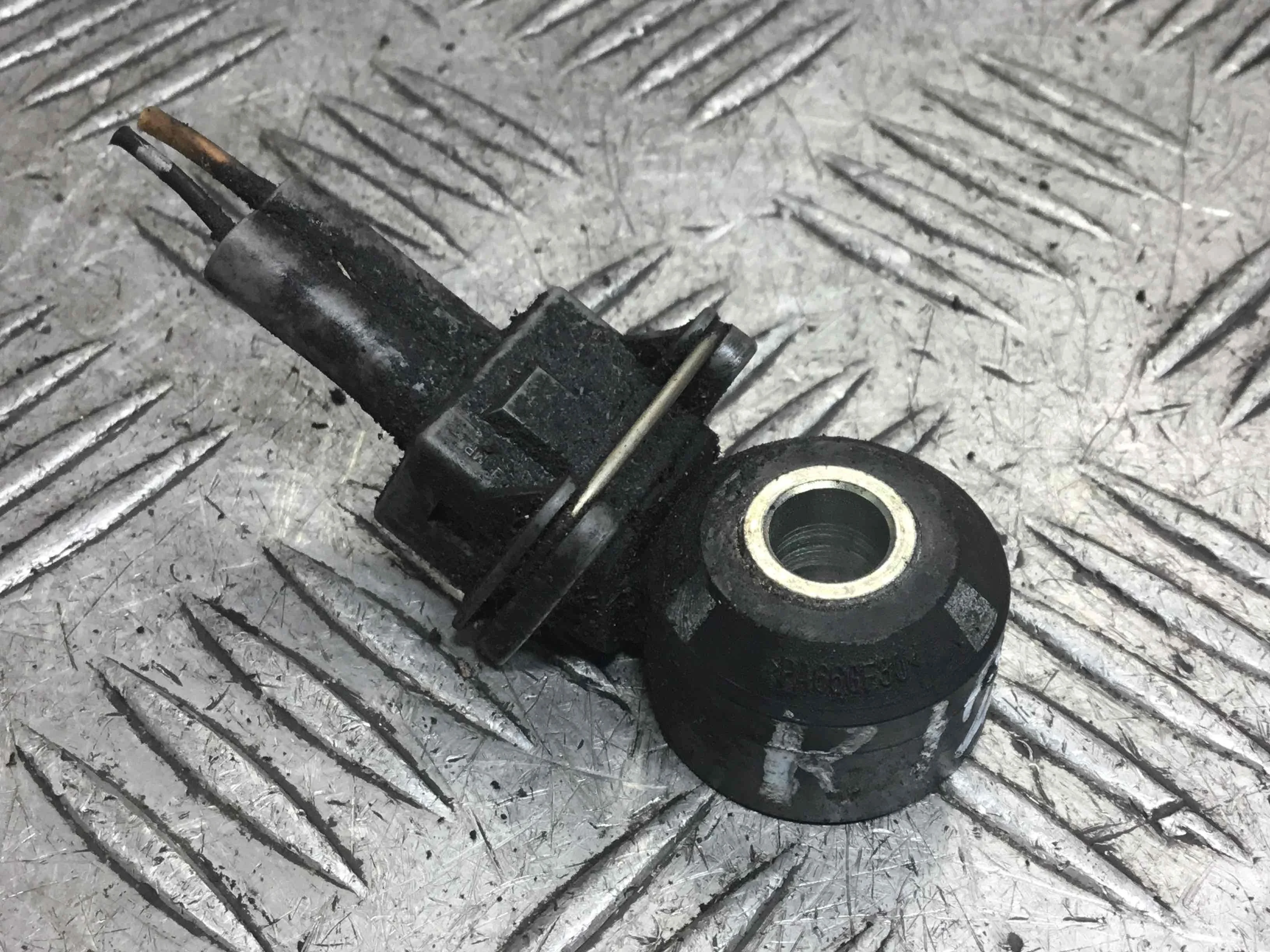 Датчик детонации Nissan Juke 1 поколение 2010 - 2014 бензин 1.6 i Механика Х/б