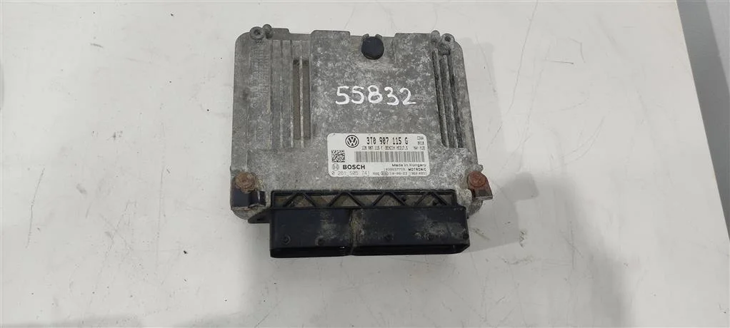 Блок управления двигателем 3T0907115G  1.8 TSI Sk