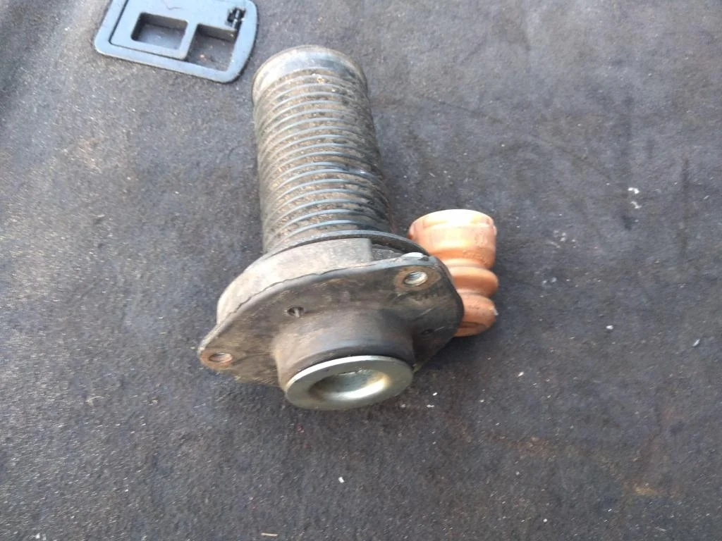 Опора амортизатора верхняя (чашка) 1K0412331B  1.